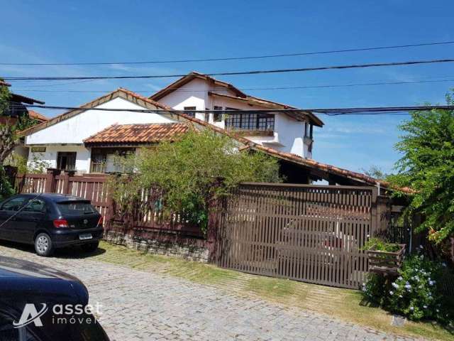 Asset Imóveis casa quadriplex em condomínio fechado em Camboinhas, com 7 quartos (2suítes) por R$ 1.800.000