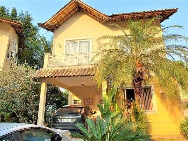 Casa com 3 dormitórios à venda, 111 m²