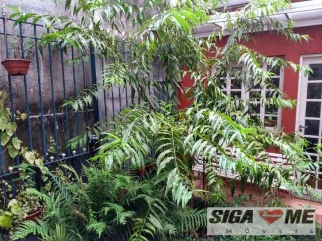 Casa na Vila Olímpia com 3 dormitórios e 2 vagas