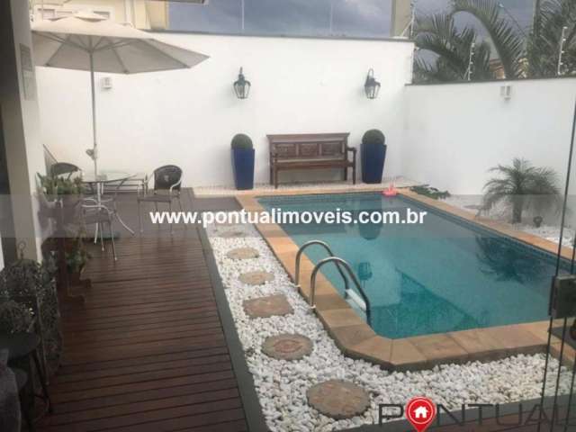 Imperdível oportunidade: Casa à venda em Marília-SP, no Parque das Esmeraldas II, com 3 quartos, 3 suítes, 1 sala, 5 banheiros, 2 vagas de garagem e 250,00 m² de área.