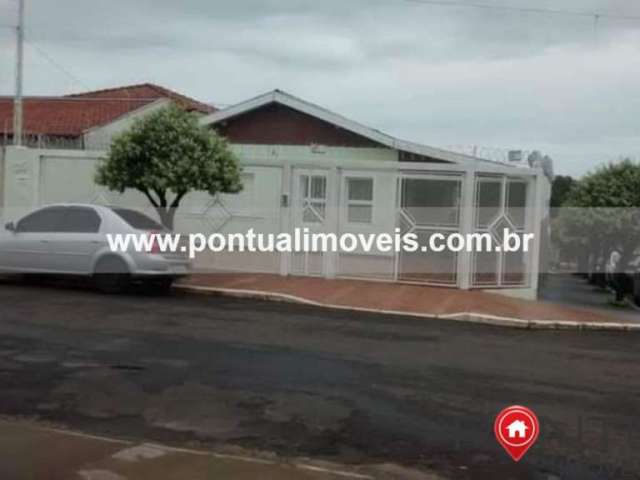 Imperdível Casa à Venda em Marília-SP, Jardim Virgínia: 2 quartos, 1 sala, 2 banheiros, 4 vagas, 110m². Venha conferir!