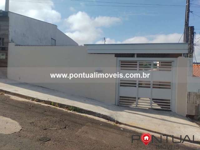 Casa à venda em Marília-SP, no bairro Lorenzetti, com 3 quartos, 1 banheiro, 2 vagas de garagem e 104,00m² de área.