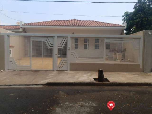 Imperdível oportunidade: Casa à venda em Marília-SP, bairro Professor José Augusto da Silva Ribeiro, 3 quartos, 1 suíte, 1 sala, 2 banheiros, 3 vagas de garagem, 170m²!