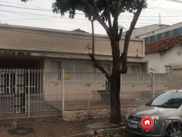 Casa para locação em Marília-SP, bairro Alto Cafezal: 3 quartos, 1 sala, 1 banheiro, 2 vagas de garagem!