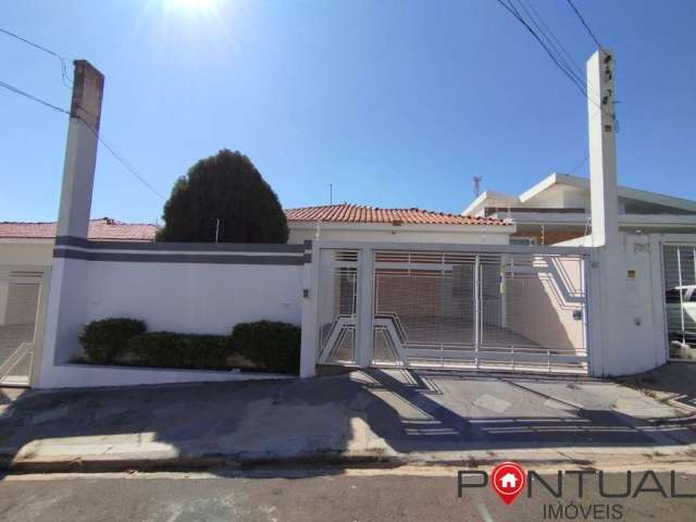 Casa para locação em Marília-SP, Jardim Jequitibá! 3 quartos, 1 suíte, 1 sala, 2 vagas de garagem, 100m² de área.