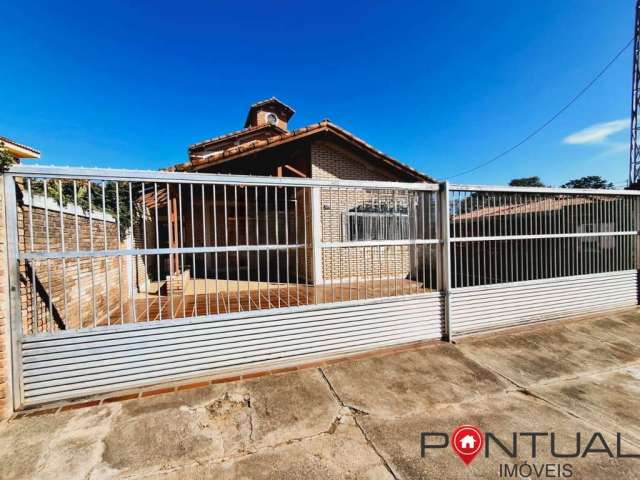 Casa para locação em Marília-SP: 2 quartos, 1 suíte, sala e 2 vagas no bairro Sítios de Recreio Nascimento!