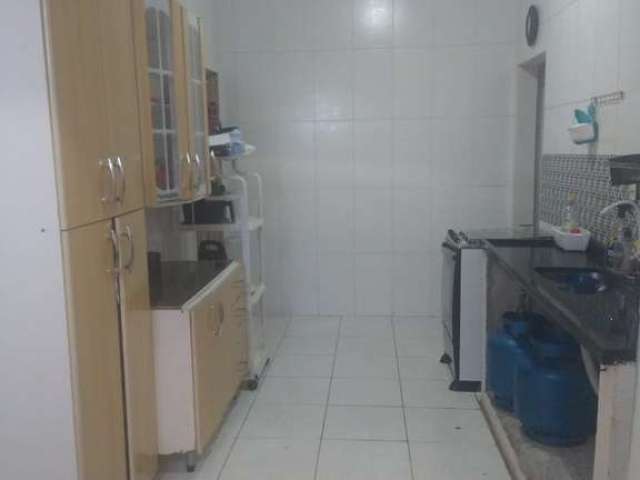 Casa à venda em Marília-SP, Jardim Universitário: 2 quartos, 1 sala, 1 banheiro, 1 vaga de garagem.