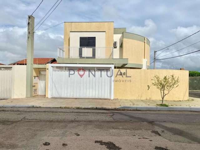 Imperdível Casa para Locação em Marília-SP, Jardim Acapulco - 3 Quartos, 1 Suíte, 1 Sala, 1 Banheiro, 2 Vagas de Garagem!