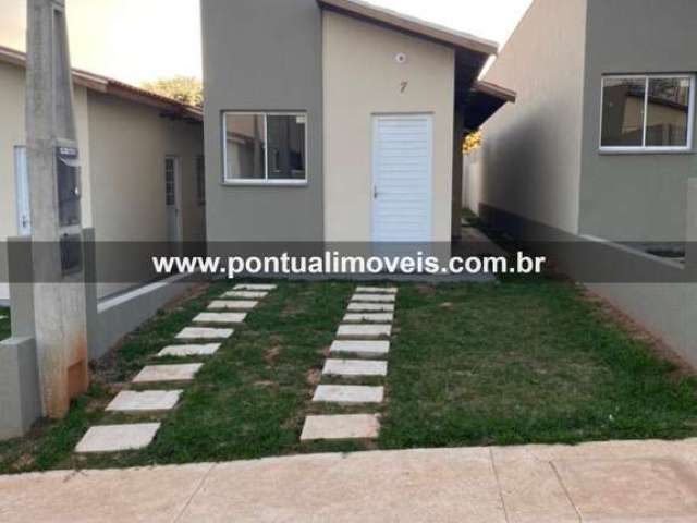 Casa em Condomínio à Venda em Marília-SP - 2 Quartos, 1 Sala, 1 Banheiro, 1 Vaga de Garagem - Jardim Polyana - 52m²