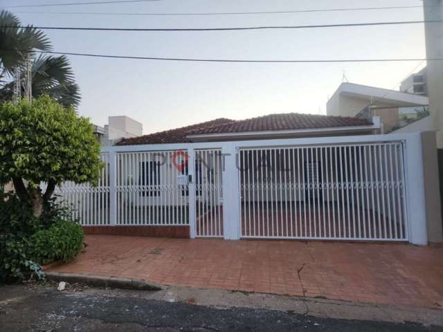 Casa para locação em Marília-SP, Jardim Maria Izabel: 3 quartos, 1 suíte, 1 sala, 2 banheiros, 4 vagas de garagem.