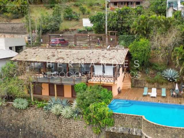 Casa de Luxo à Venda em Ilhabela-SP, Bairro Pereque: 5 quartos, 5 suítes, 2 salas, 8 banheiros, 6 vagas de garagem, 350 m² de área - Vista para o Mar!