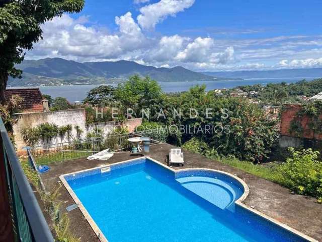 Casa à venda em Ilhabela no Morro da Cruz