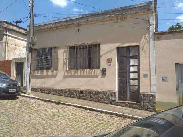 Venda: Ótima casa no centro de Piratininga