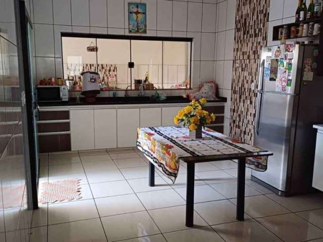 Excelente Casa a Venda na Parte Alta do Maria Luiza 4, na Cidade de Lençóis Paulista