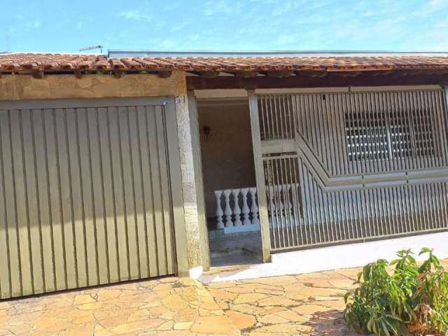 Ótima casa na Vila Pacífico