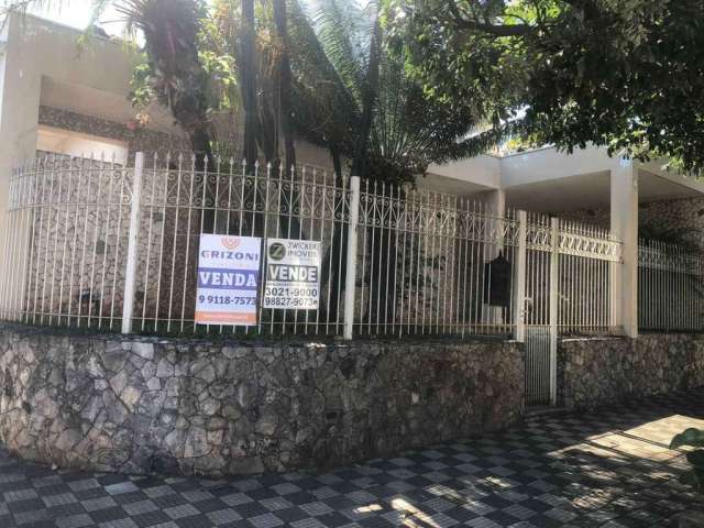 Excelente casa em rua Comercial