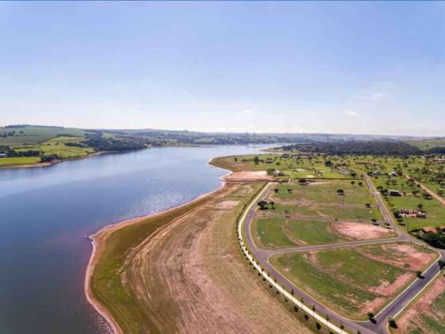 Venda : Excelente Terreno no Condomínio Riviera de Santa Cristina 3 na Cidade de Itaí