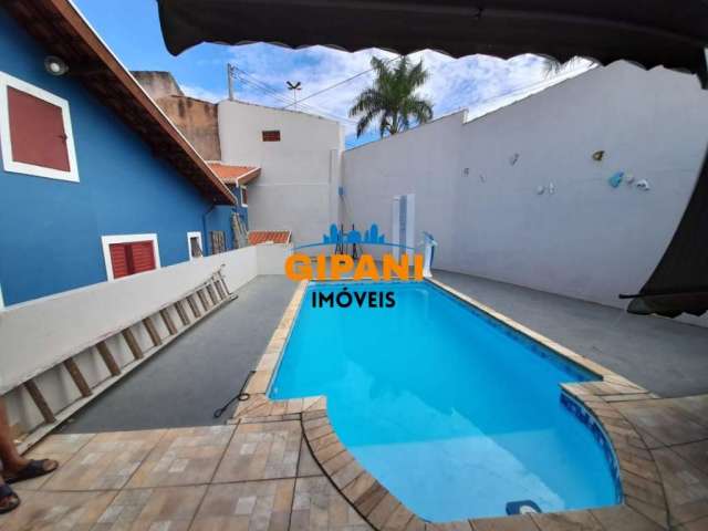 Ótima Casa à Venda 05 Dormitórios com Piscina Ótima Localização