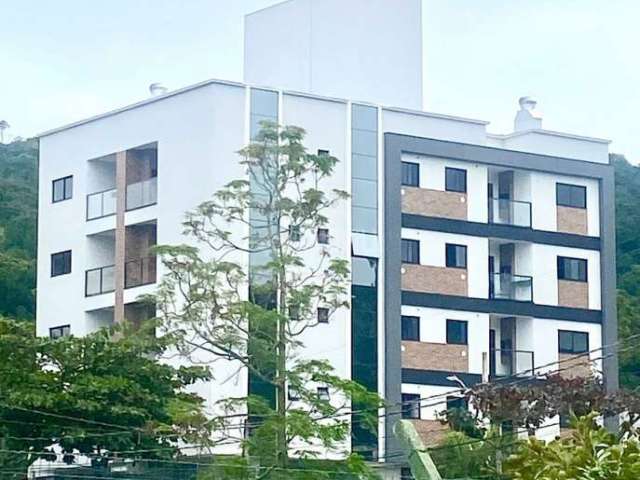 Apartamento com 02 dormitórios sendo 01 suíte e 01 vaga privativa no bairro ariribá.