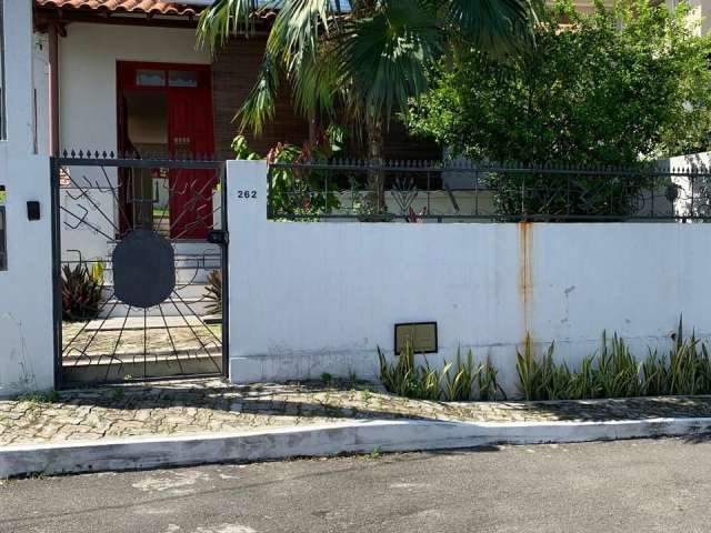 Excelente casa no Rio Vermelho