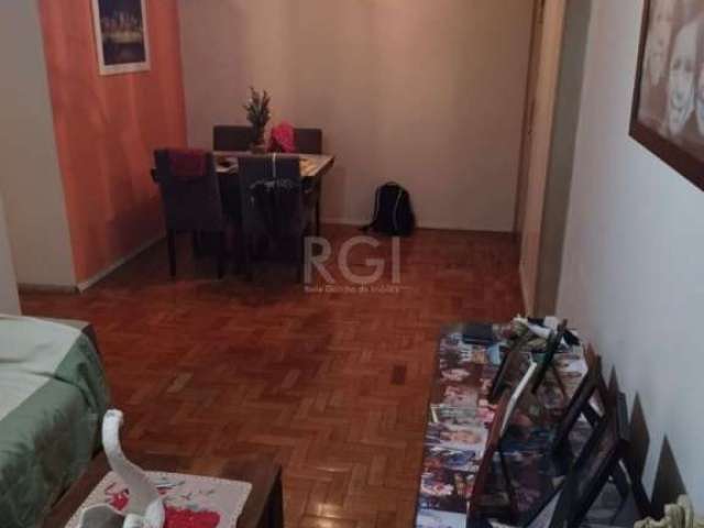 Apartamento 3 dormitórios , 91 m2 de área privativa, posição lateral, de fundos , sala ampla com muita luminosidade. Cozinha com área de serviço, dependência  de empregada 3 banheiros no imóvel.&lt;BR