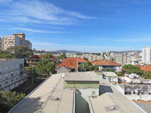 Apartamento de dois dormitórios, suíte e uma vaga de garagem  du no bairro Petrópolis em Porto Alegre.&lt;BR&gt;Living amplo para dois ambientes, banheiro social, cozinha americana montada e área de s