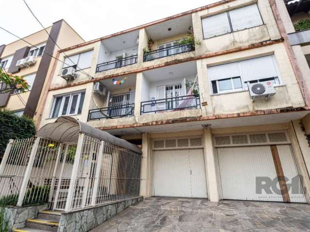 Apartamento Garden com 2 quartos no bairro Rio Branco próximo ao Parque da Redenção  em Porto Alegre. &lt;BR&gt;Imóvel REFORMADO, com hall de entrada, dois dormitórios, sendo um com acesso a um amplo 