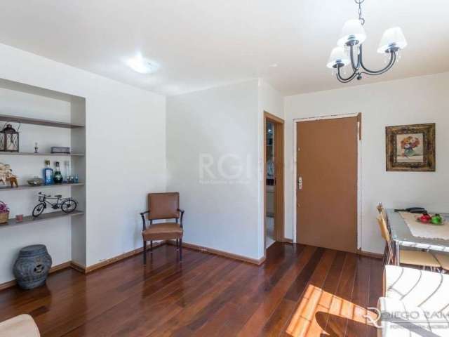 Apartamento de 2 dormitórios, no bairro Petrópolis de Porto Alegre RS, com dependência, garagem no Bairro Petrópolis. De frente, amplo e muito iluminado, com 70,68 m² de área privativa, living de 02 a