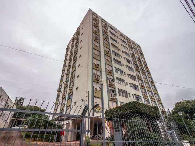 Ótimo e amplo apartamento no bairro Medianeira, de frente, com 3 dormitórios e vaga. Possui living amplo para 2 ambientes, 3 dormitórios sendo 1 suíte, banheiro social, cozinha espaçosa, área de servi