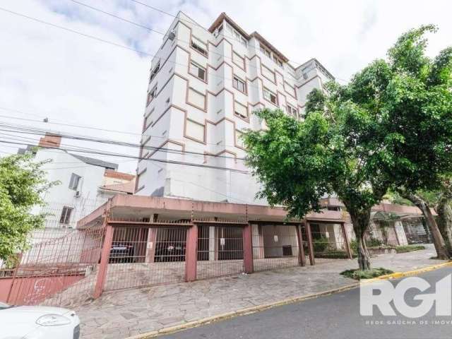 Amplo apartamento de 3 dormitórios, sendo 1 suíte, 3 banheiros no total.&lt;BR&gt;O apartamento é bem iluminado e ensolarado, elétrica e hidráulica revisados. &lt;BR&gt;Em ótima localização no bairro 