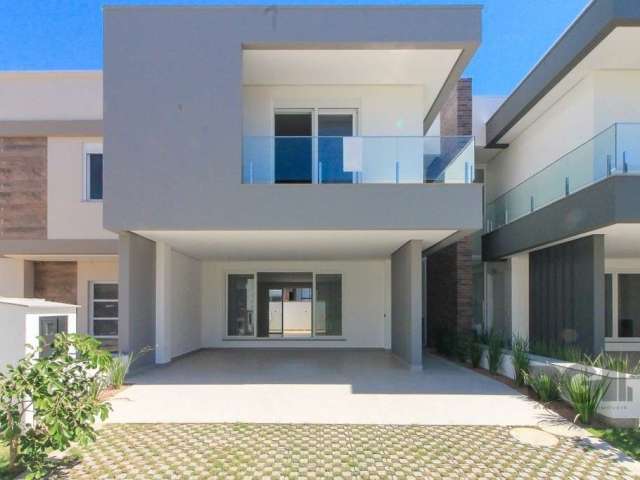 Casa em condomínio no bairro Ipanema com 3 suítes, sendo uma suite master com hidromassagem e closet, garagem coberta para 2 carros, amplo living com lareira, cozinha com ilha gourmet, área de serviço