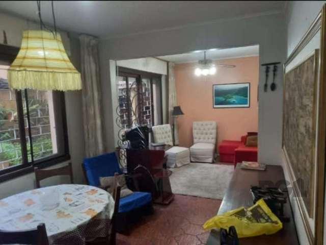 Apartamento Garden 3 dormitórios, 87 m², no bairro Jardim Lindóia em Porto Alegre por R$ 480.000 Ed Obiricy&lt;BR&gt;Apartamento térreo, garden, três dormitórios, banho social, cozinha, lavanderia, ba