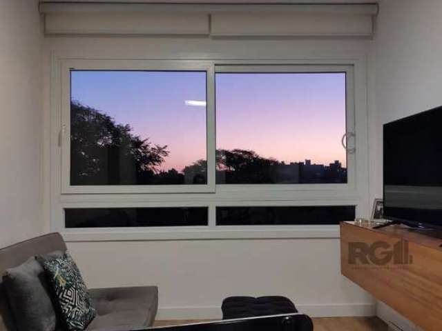 Excelente apartamento com vista livre.&lt;BR&gt;Com dois dormitorios, sendo um suite, cozinha , área de serviço, banheiro.&lt;BR&gt;Permanecem os moveis sob medida nos dormitorios, cozinha, e banheiro