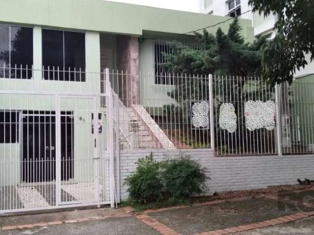 Casa comercial 260 m2 com várias salas, 4 banheiros , parte dos fundos com sala e banheiro, ótima opção p clinicas , escritórios . Localizada próximo ao Consulado Americano, carrefour, Zaffari Bourbou