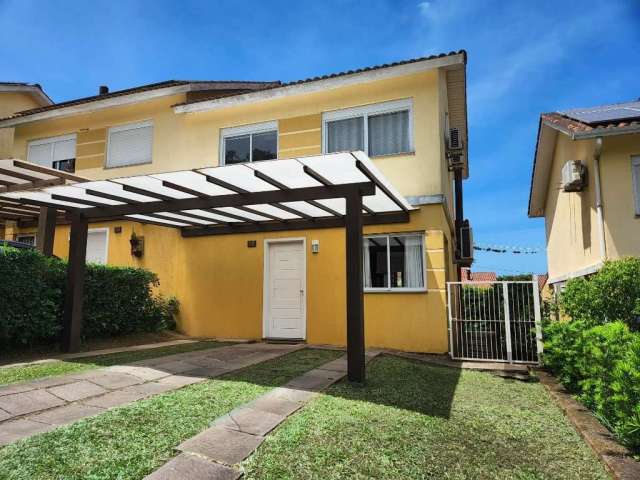 Ótimo sobrado no Condomínio Intervillages, com 202m² privativos, de 2 pavimentos, com 3 dormitórios e 2 vagas. Possui no andar térreo: living amplo para 2 ambientes com sala de estar e sala de jantar,