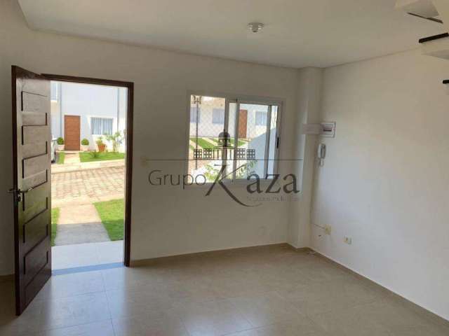 Casa Condomínio - Chácaras São José - Condomínio Recanto dos Sabias - 84m² - 2 Dormitórios.