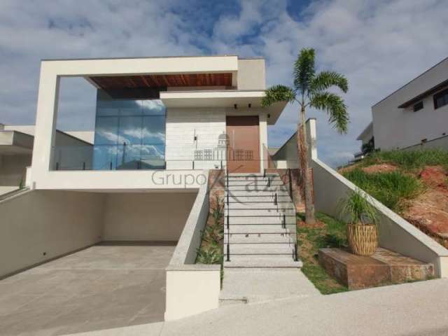 Casa em Condomínio - Jardim Panorama - Condomínio Residencial Fogaça - 3 Dormitórios - 160m².
