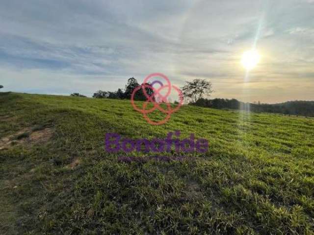 Terreno localizado no condomínio terras do caxambu, na cidade de jundiaí.