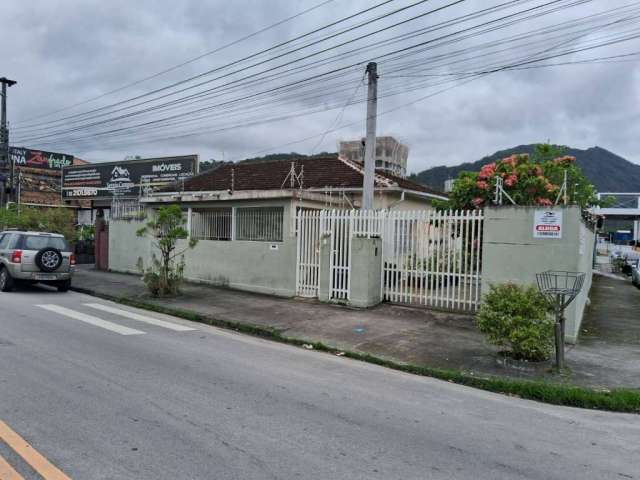 Casa no centro de caraguatatuba