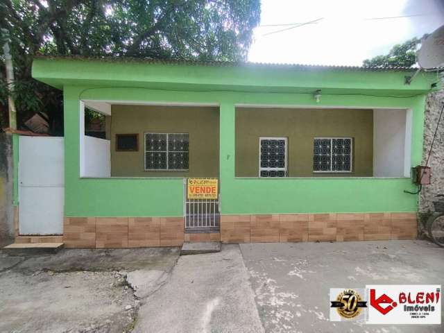 Casa em vila residencial em Santa Cruz-RJ