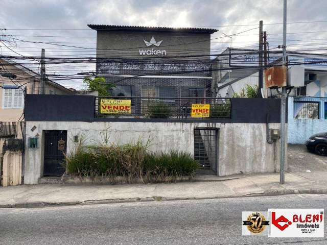 Casa com dois pavimentos em Santa Cruz - RJ