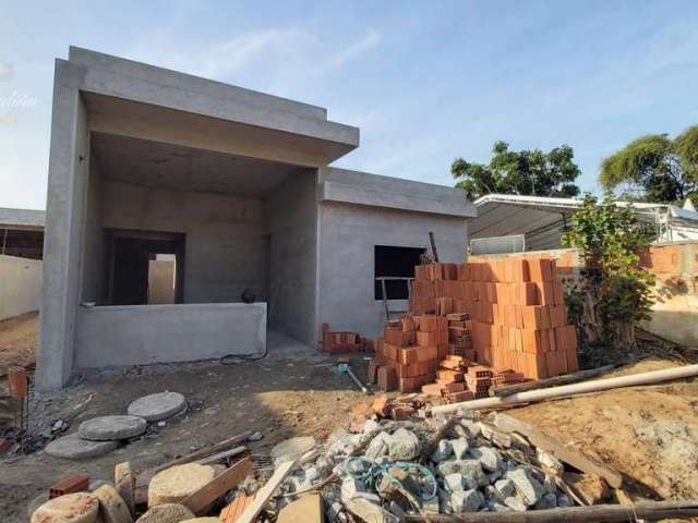 Casa linear com 3 quartos sendo 1 suíte a venda no bairro extensão do bosque em rio das ostras rj