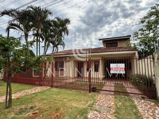 Casa com piscina e 3 dormitórios no Jardim Lancaster II.