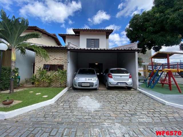 Condomínio Monte Verde, casa duplex com 3 quartos, 3 vagas, mobiliada, quintal com piscina