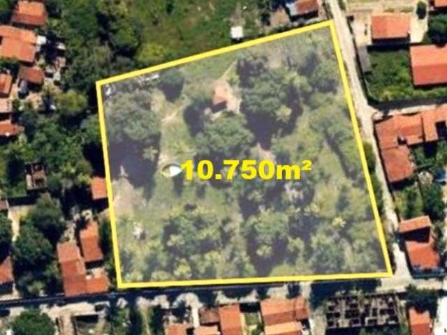 SÍTIO: Mangabeira - Eusébio, terreno com 10.000m², área construída total com 200m², poço profundo, piscina