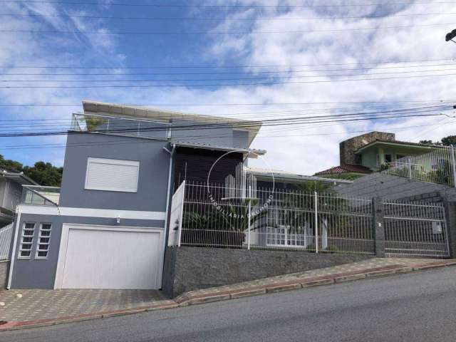 Casa com 4 dormitórios à venda, 212 m² por R$ 2.200.000,00 - Centro - São José/SC