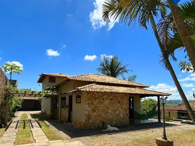 Casa de alto padrão, terreno plano e ótima vizinhança residencial