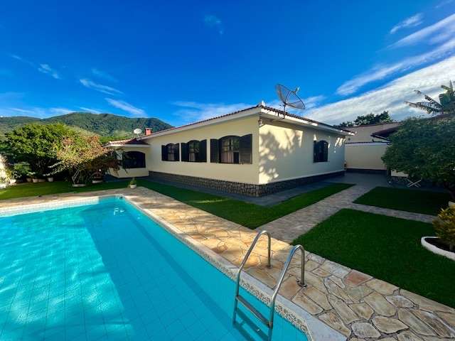 Mansão com piscina, linda vista e em bairro nobre próximo ao centro de Miguel Pereira