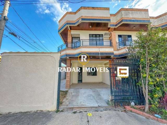 Casa com 3 quartos e 114 m², à venda por R$ 450.000,00.