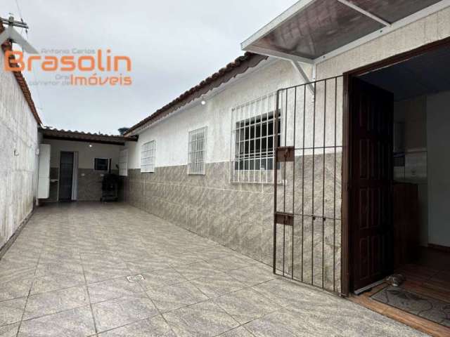 Casa à venda no bairro Vera Cruz - Mongaguá/SP